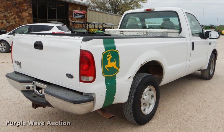 image for item FH9302 2004 Ford F250 Super Duty XL pickup truck