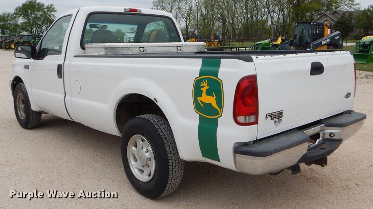 image for item FH9302 2004 Ford F250 Super Duty XL pickup truck