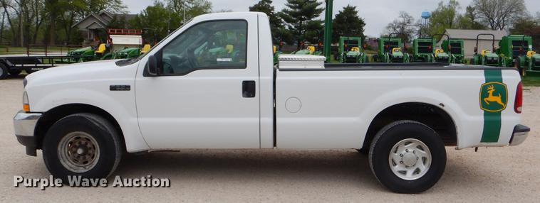 image for item FH9302 2004 Ford F250 Super Duty XL pickup truck