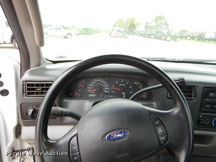 image for item FH9302 2004 Ford F250 Super Duty XL pickup truck