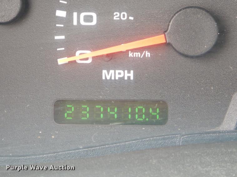 image for item FH9302 2004 Ford F250 Super Duty XL pickup truck