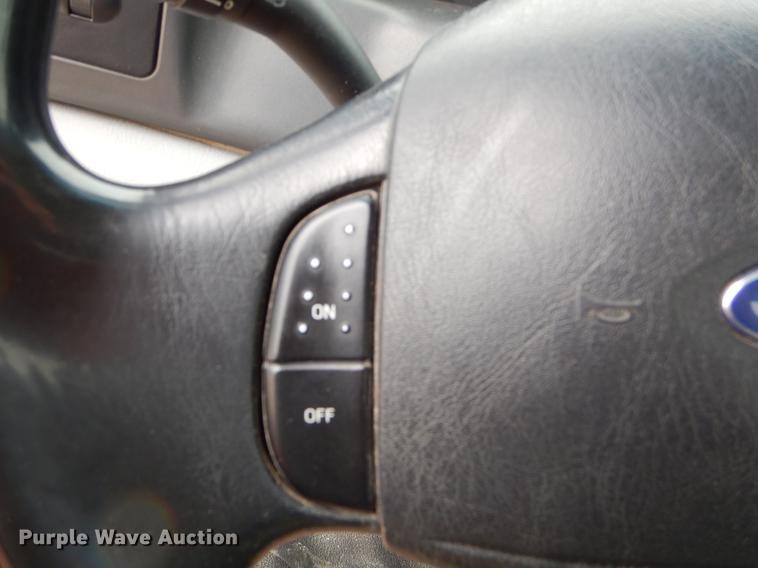 image for item FH9302 2004 Ford F250 Super Duty XL pickup truck