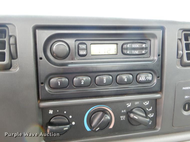 image for item FH9302 2004 Ford F250 Super Duty XL pickup truck