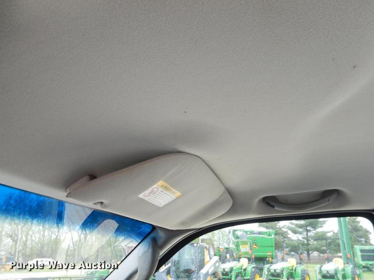 image for item FH9302 2004 Ford F250 Super Duty XL pickup truck