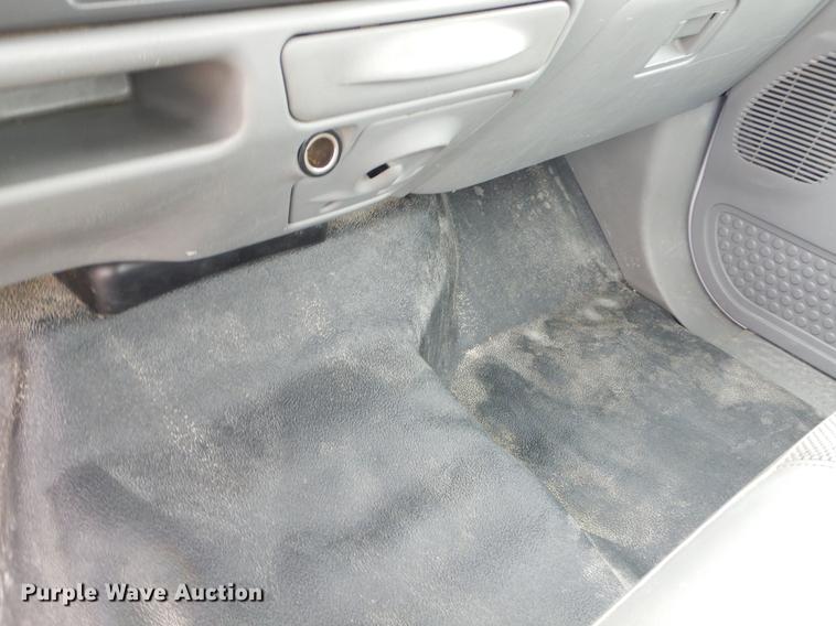 image for item FH9302 2004 Ford F250 Super Duty XL pickup truck