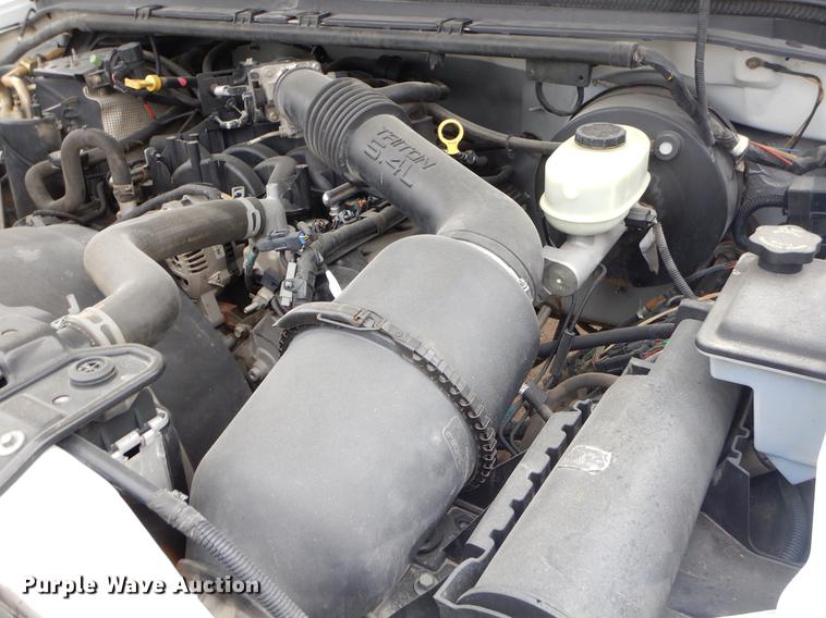 image for item FH9302 2004 Ford F250 Super Duty XL pickup truck