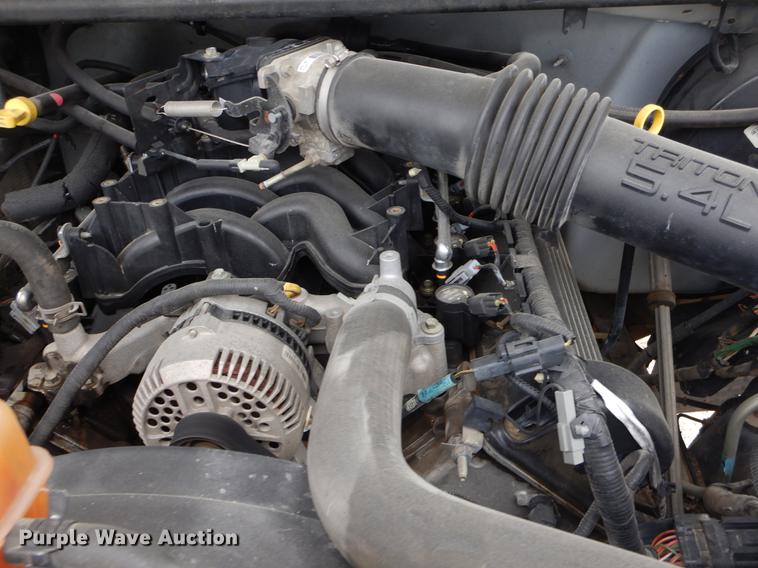 image for item FH9302 2004 Ford F250 Super Duty XL pickup truck