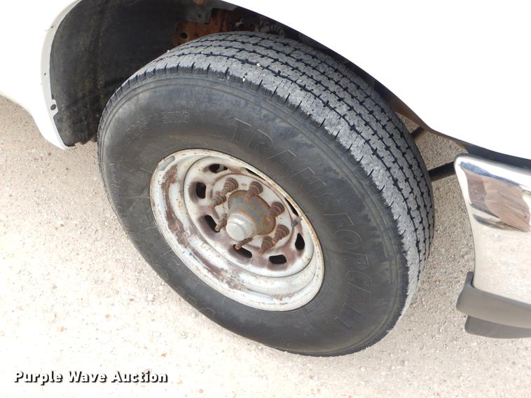 image for item FH9302 2004 Ford F250 Super Duty XL pickup truck