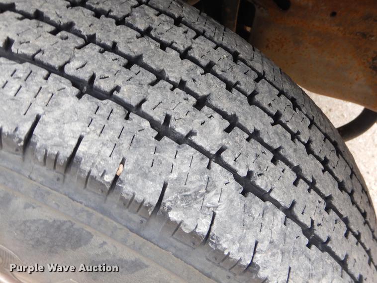 image for item FH9302 2004 Ford F250 Super Duty XL pickup truck