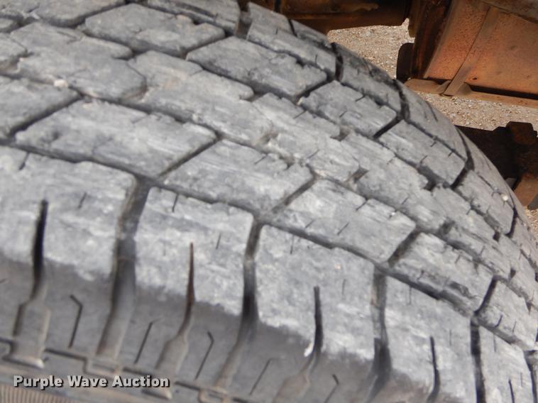 image for item FH9302 2004 Ford F250 Super Duty XL pickup truck