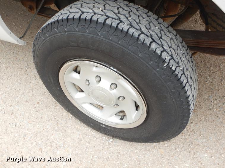 image for item FH9302 2004 Ford F250 Super Duty XL pickup truck