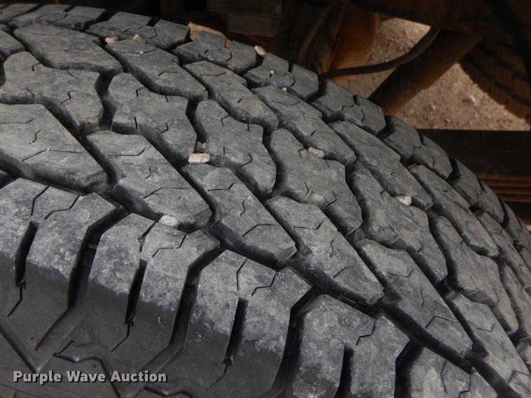 image for item FH9302 2004 Ford F250 Super Duty XL pickup truck