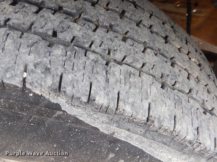 image for item FH9302 2004 Ford F250 Super Duty XL pickup truck