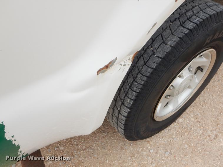 image for item FH9302 2004 Ford F250 Super Duty XL pickup truck