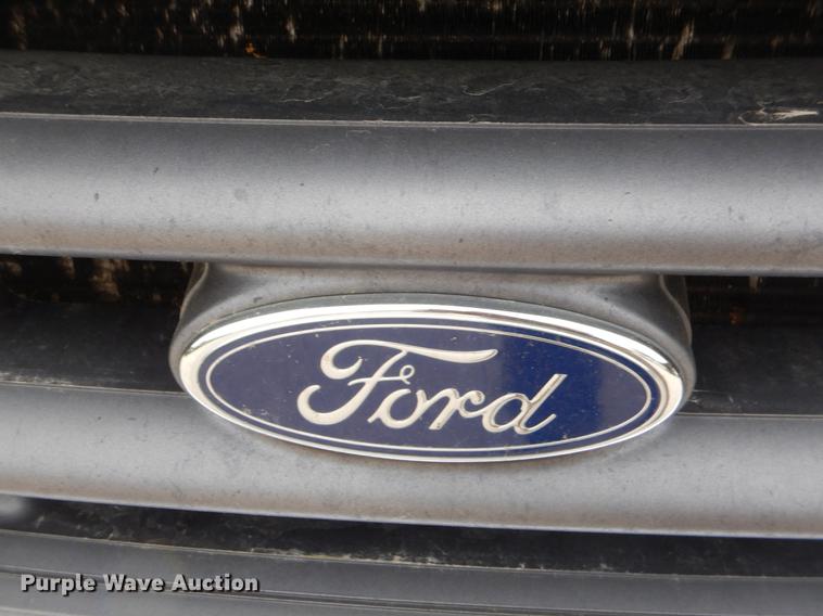 image for item FH9302 2004 Ford F250 Super Duty XL pickup truck