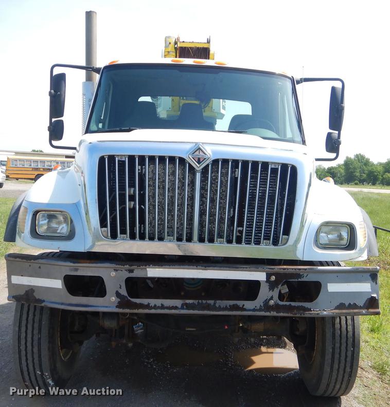 image for item FH9416 2006 International 7400 digger derrick truck