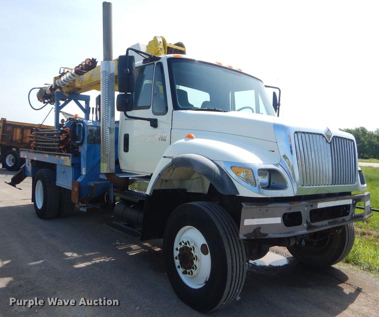 image for item FH9416 2006 International 7400 digger derrick truck