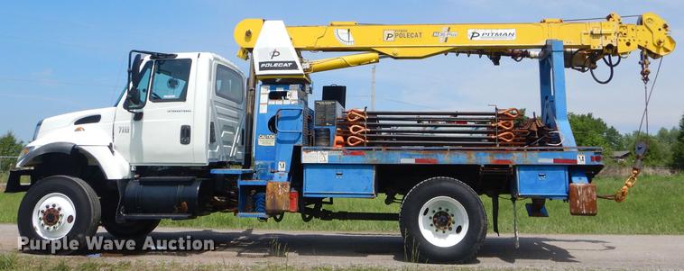 image for item FH9416 2006 International 7400 digger derrick truck