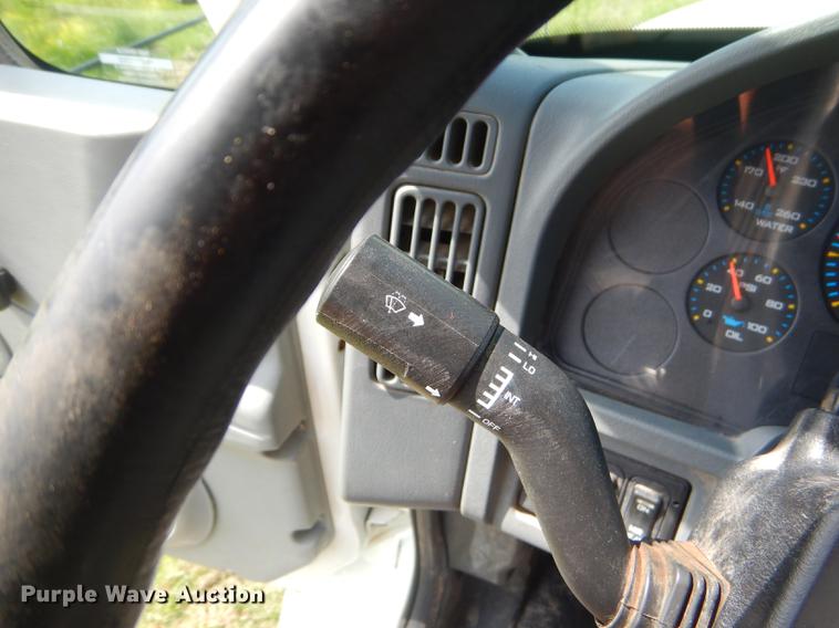 image for item FH9416 2006 International 7400 digger derrick truck