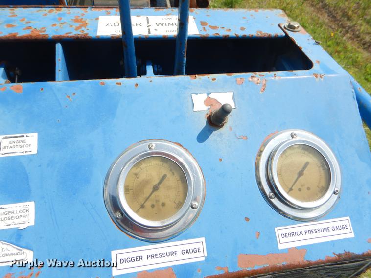 image for item FH9416 2006 International 7400 digger derrick truck