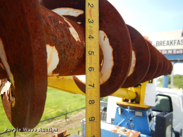 image for item FH9416 2006 International 7400 digger derrick truck