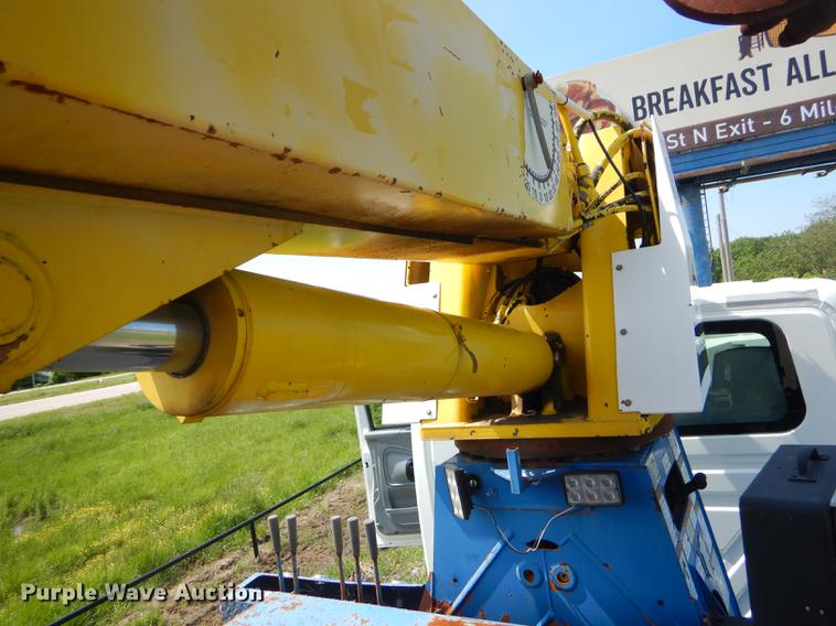 image for item FH9416 2006 International 7400 digger derrick truck