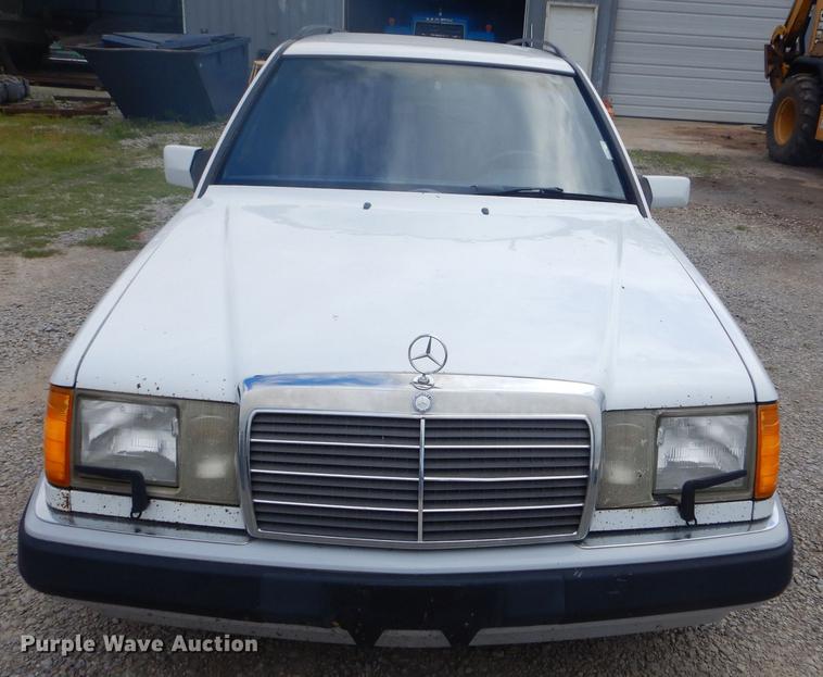 image for item FH9428 1992 Mercedes Benz 300TE