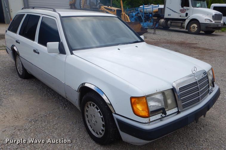 image for item FH9428 1992 Mercedes Benz 300TE