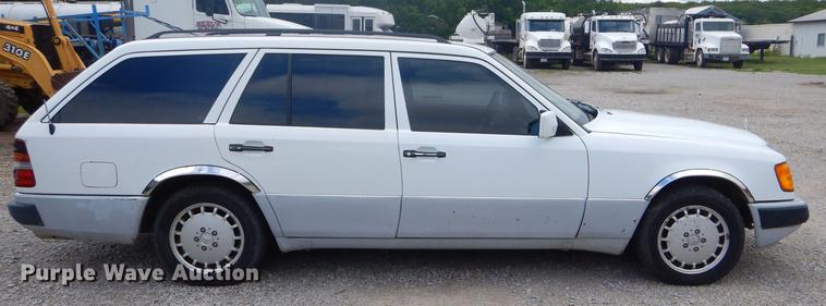 image for item FH9428 1992 Mercedes Benz 300TE