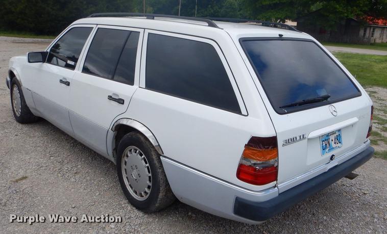 image for item FH9428 1992 Mercedes Benz 300TE