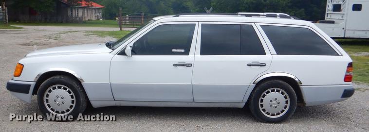 image for item FH9428 1992 Mercedes Benz 300TE