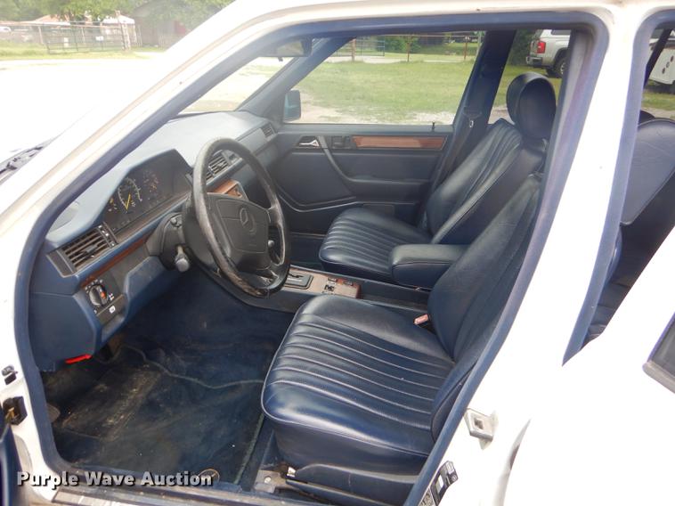 image for item FH9428 1992 Mercedes Benz 300TE