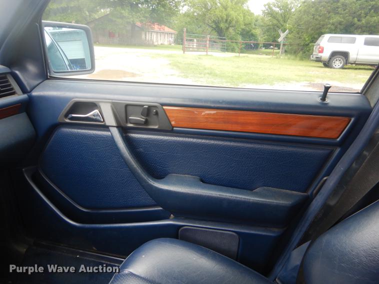 image for item FH9428 1992 Mercedes Benz 300TE