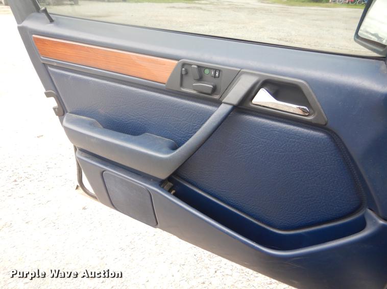 image for item FH9428 1992 Mercedes Benz 300TE