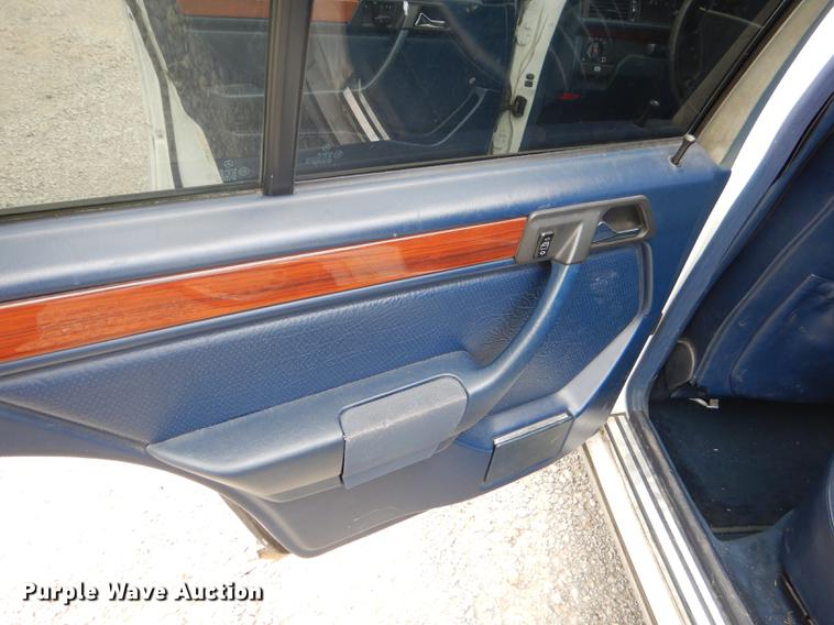 image for item FH9428 1992 Mercedes Benz 300TE