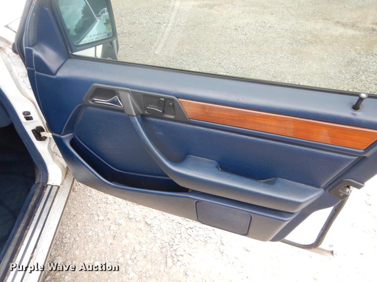 image for item FH9428 1992 Mercedes Benz 300TE