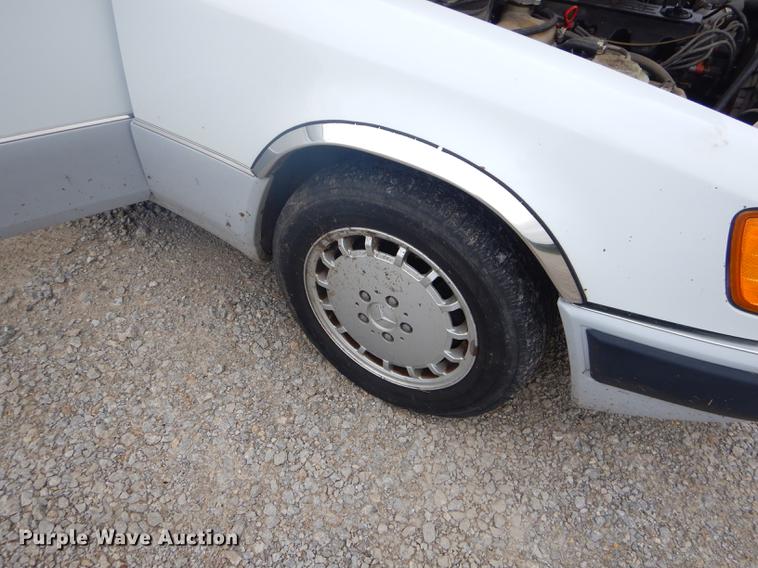 image for item FH9428 1992 Mercedes Benz 300TE