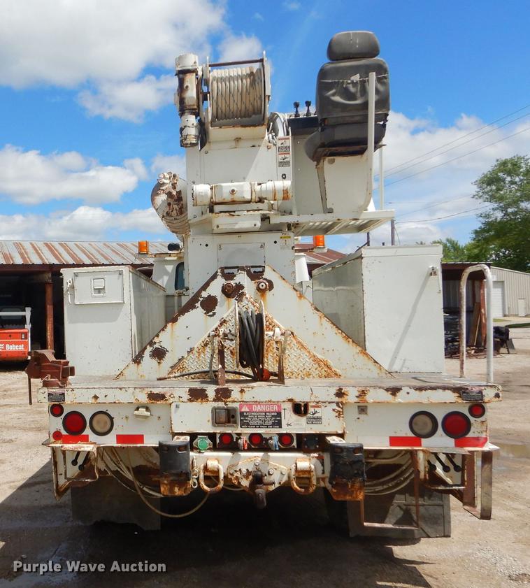 image for item FH9433 2001 International 4700 digger derrick truck