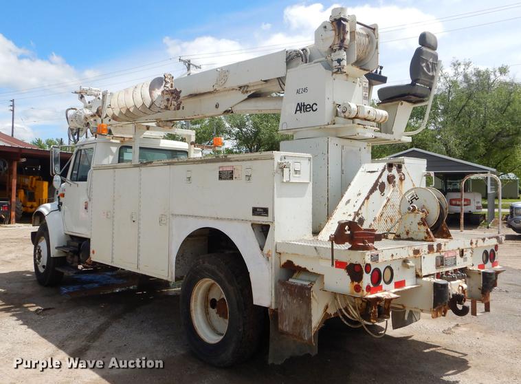 image for item FH9433 2001 International 4700 digger derrick truck