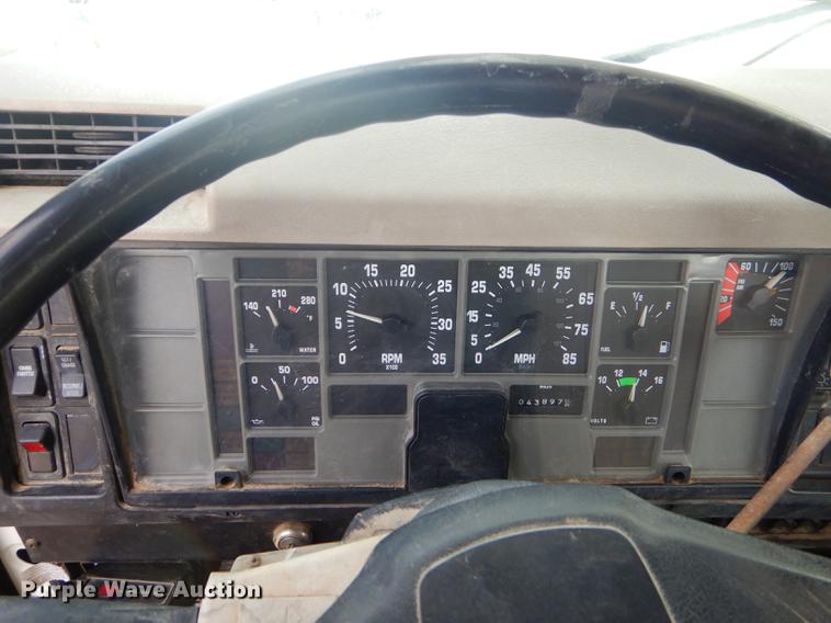 image for item FH9433 2001 International 4700 digger derrick truck