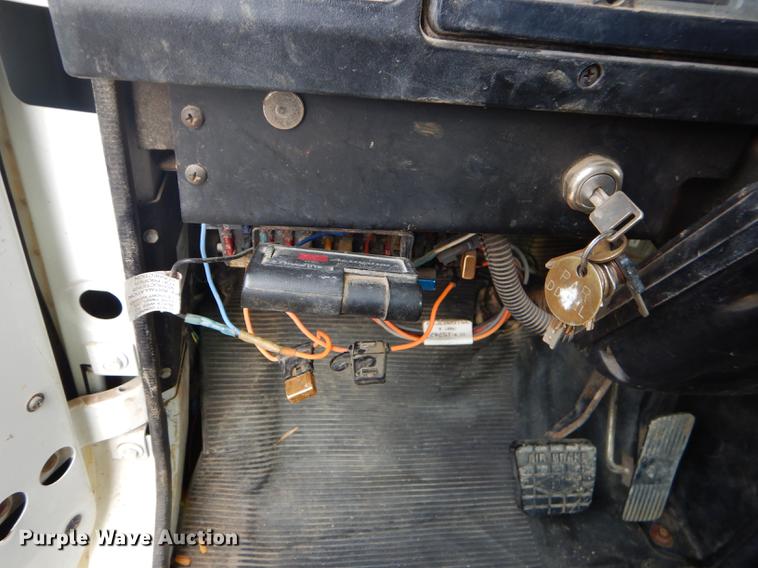 image for item FH9433 2001 International 4700 digger derrick truck