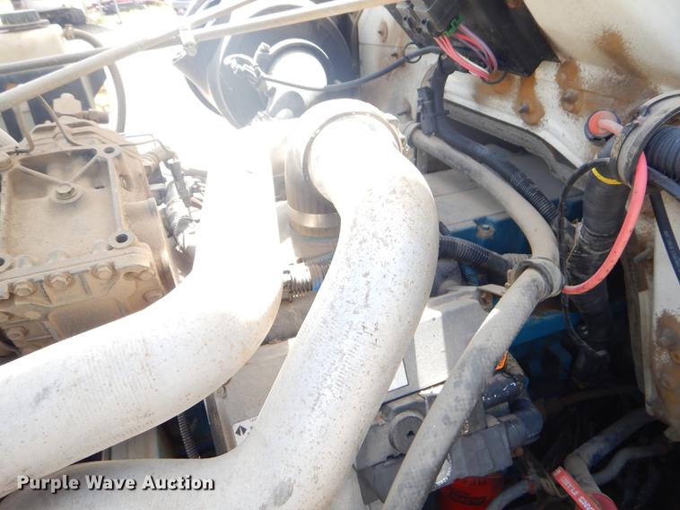 image for item FH9433 2001 International 4700 digger derrick truck