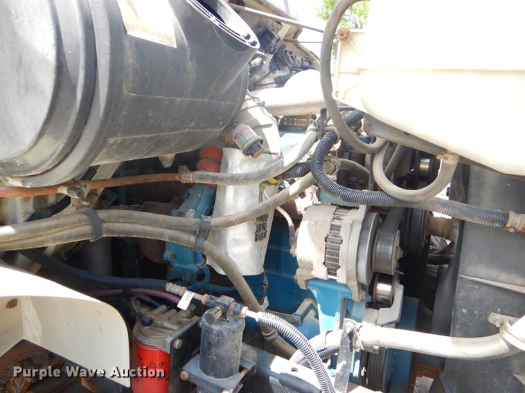 image for item FH9433 2001 International 4700 digger derrick truck