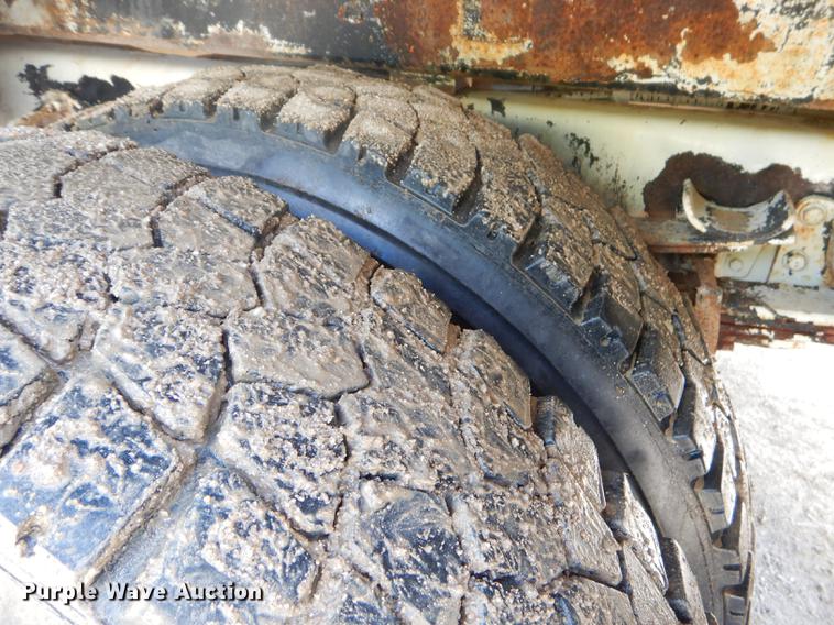 image for item FH9433 2001 International 4700 digger derrick truck