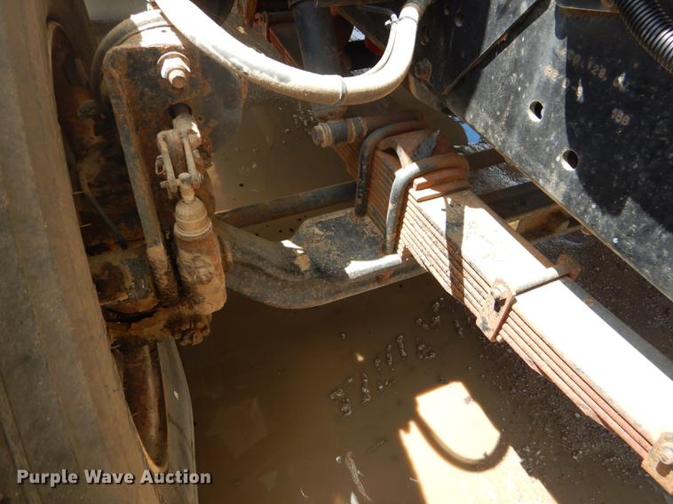 image for item FH9433 2001 International 4700 digger derrick truck