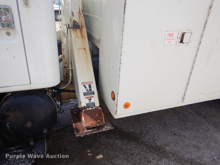 image for item FH9433 2001 International 4700 digger derrick truck