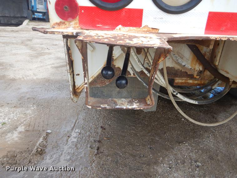 image for item FH9433 2001 International 4700 digger derrick truck