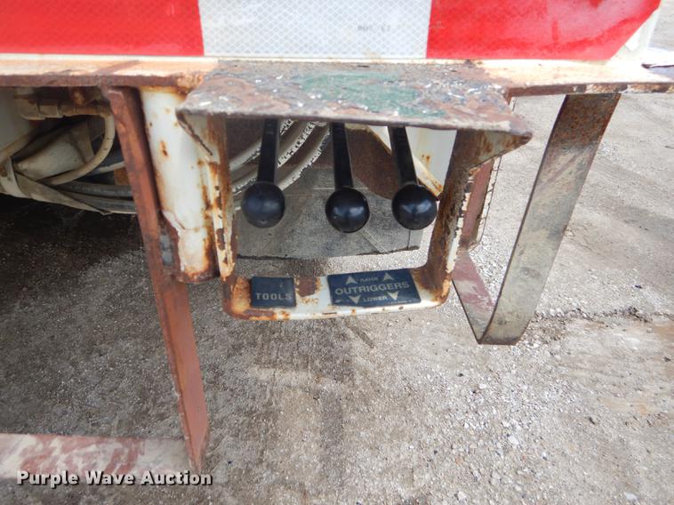 image for item FH9433 2001 International 4700 digger derrick truck