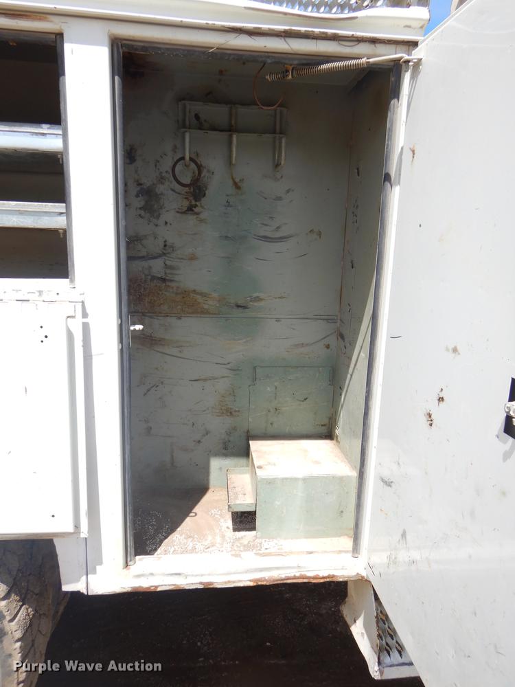 image for item FH9433 2001 International 4700 digger derrick truck