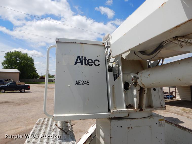 image for item FH9433 2001 International 4700 digger derrick truck